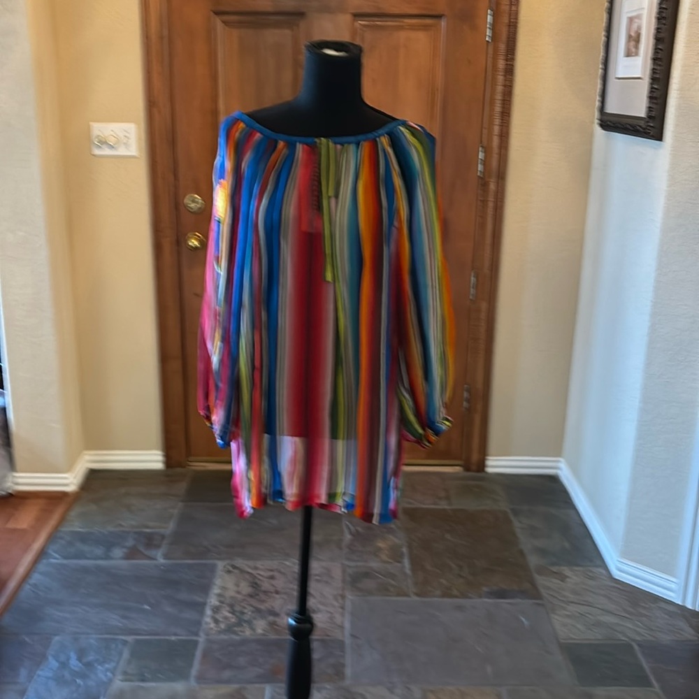 Incredible blouse by Roja with tie front at elastic neck with long sleeves. Sz:L